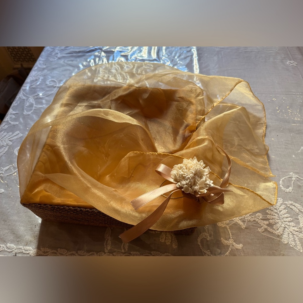 ❤️ New Elegant Box with Gold Sheer fabric cover with a Floral Accent - Picture 15 of 15
